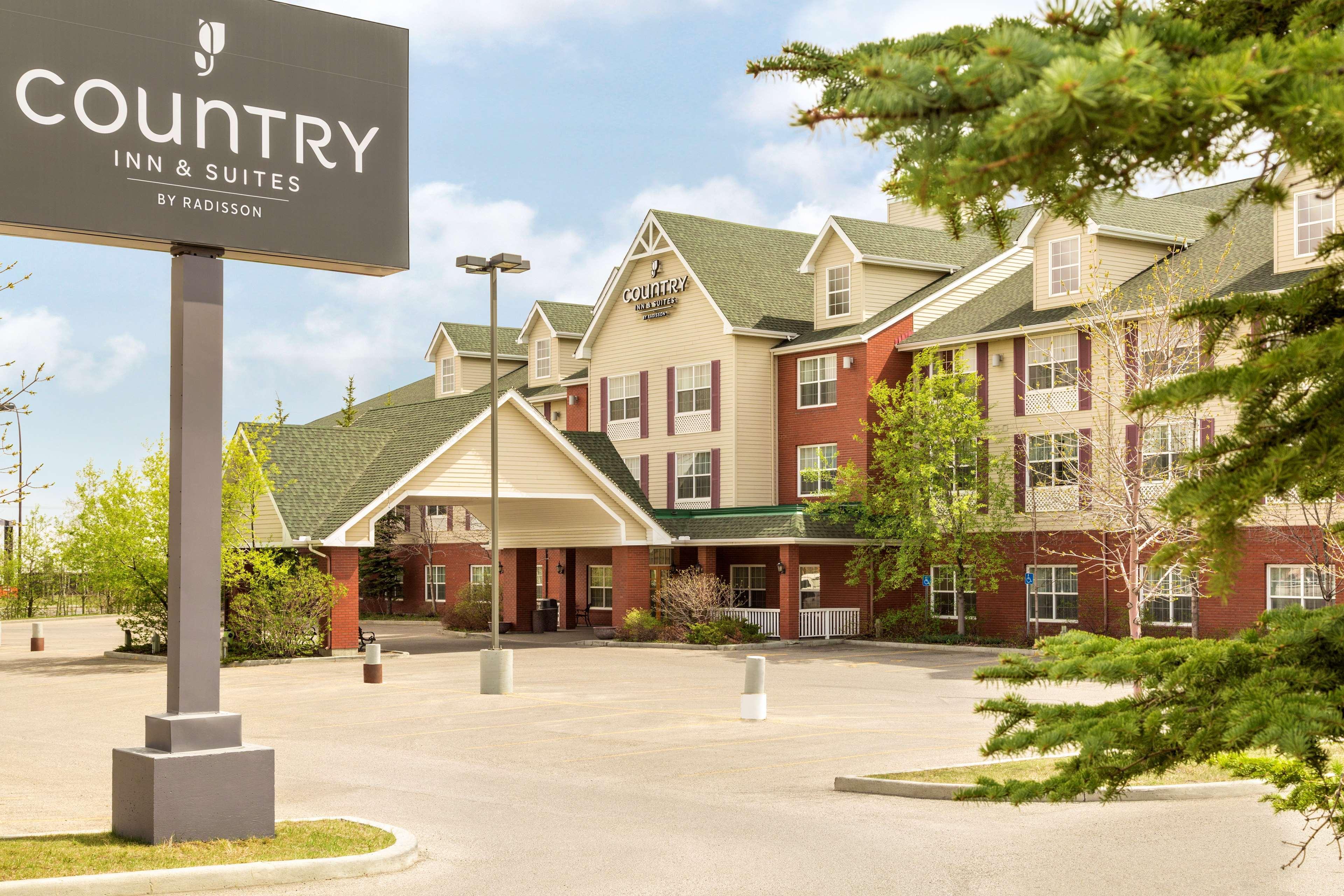 Country Inn & Suites By Radisson, Calgary-Northeast Exteriör bild